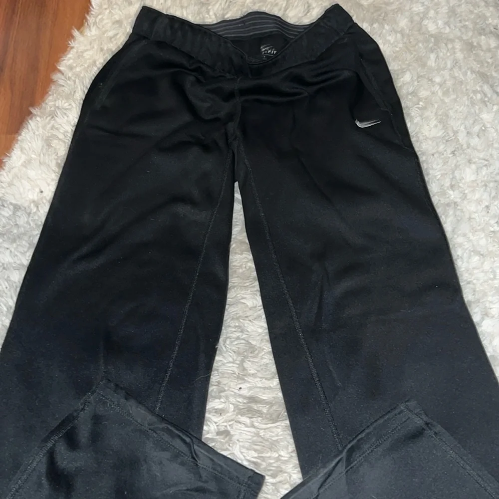 Like new Nike dri fit black pants with pockets